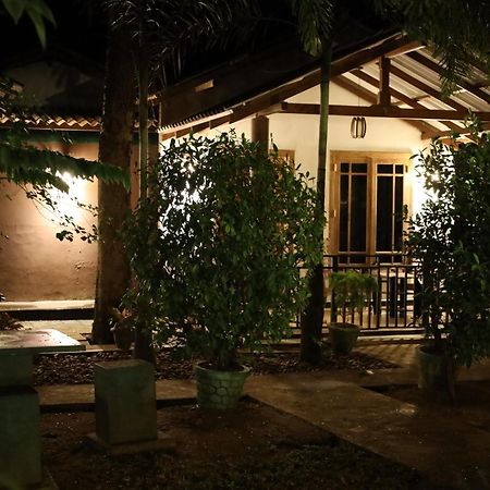 Max Safari Villa Udawalawe Buitenkant foto