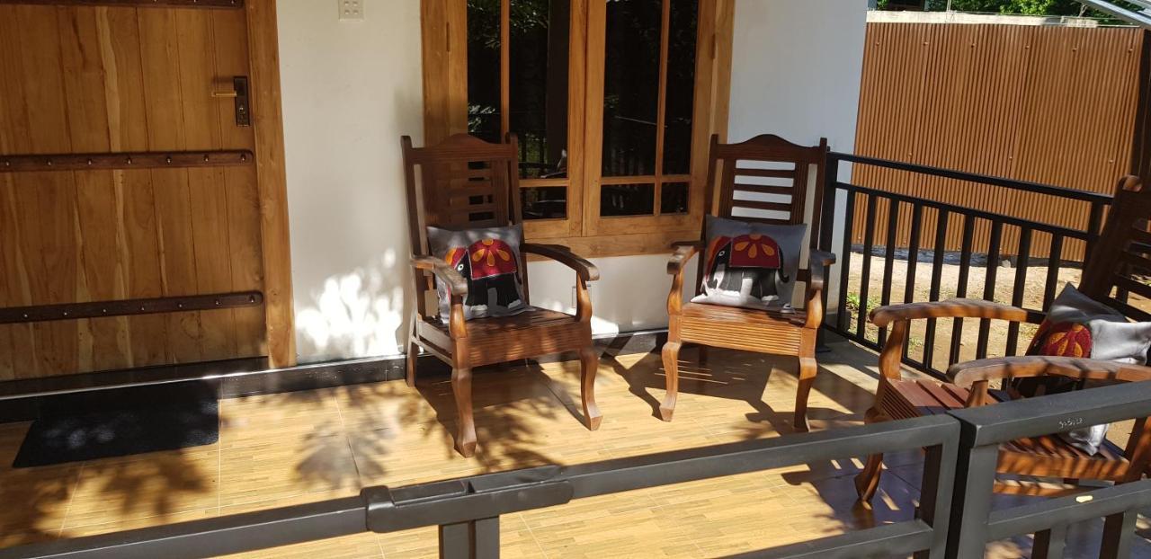 Max Safari Villa Udawalawe Buitenkant foto