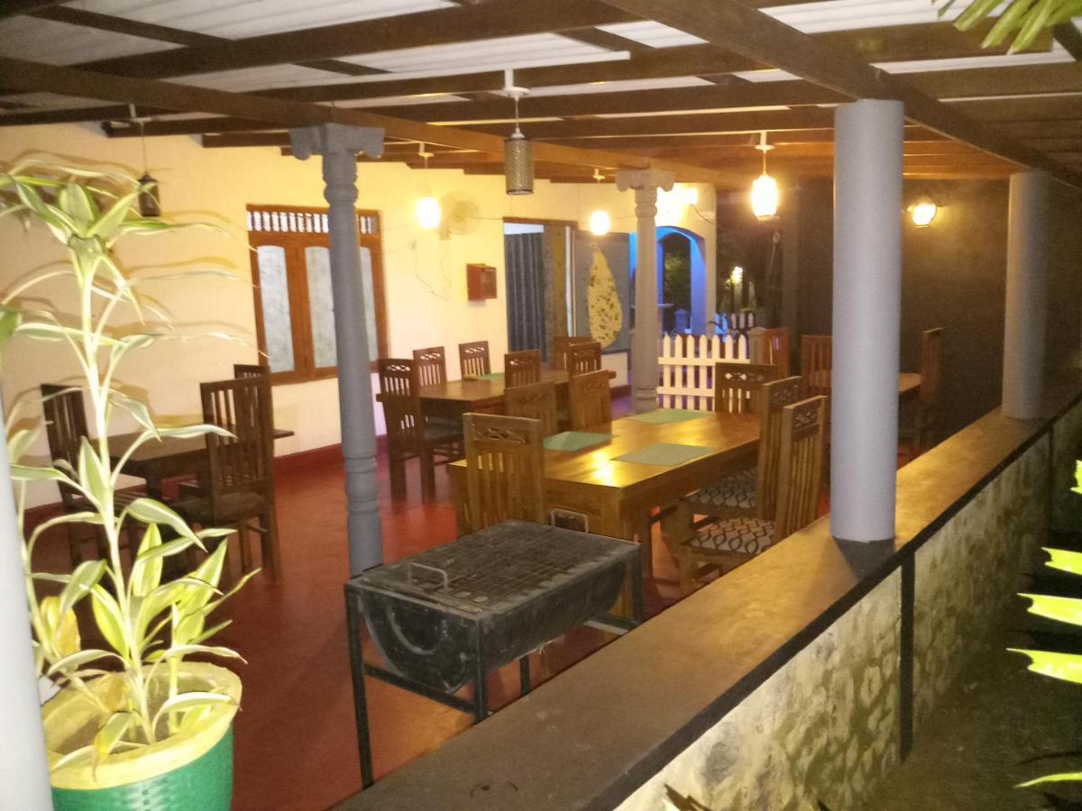 Max Safari Villa Udawalawe Buitenkant foto