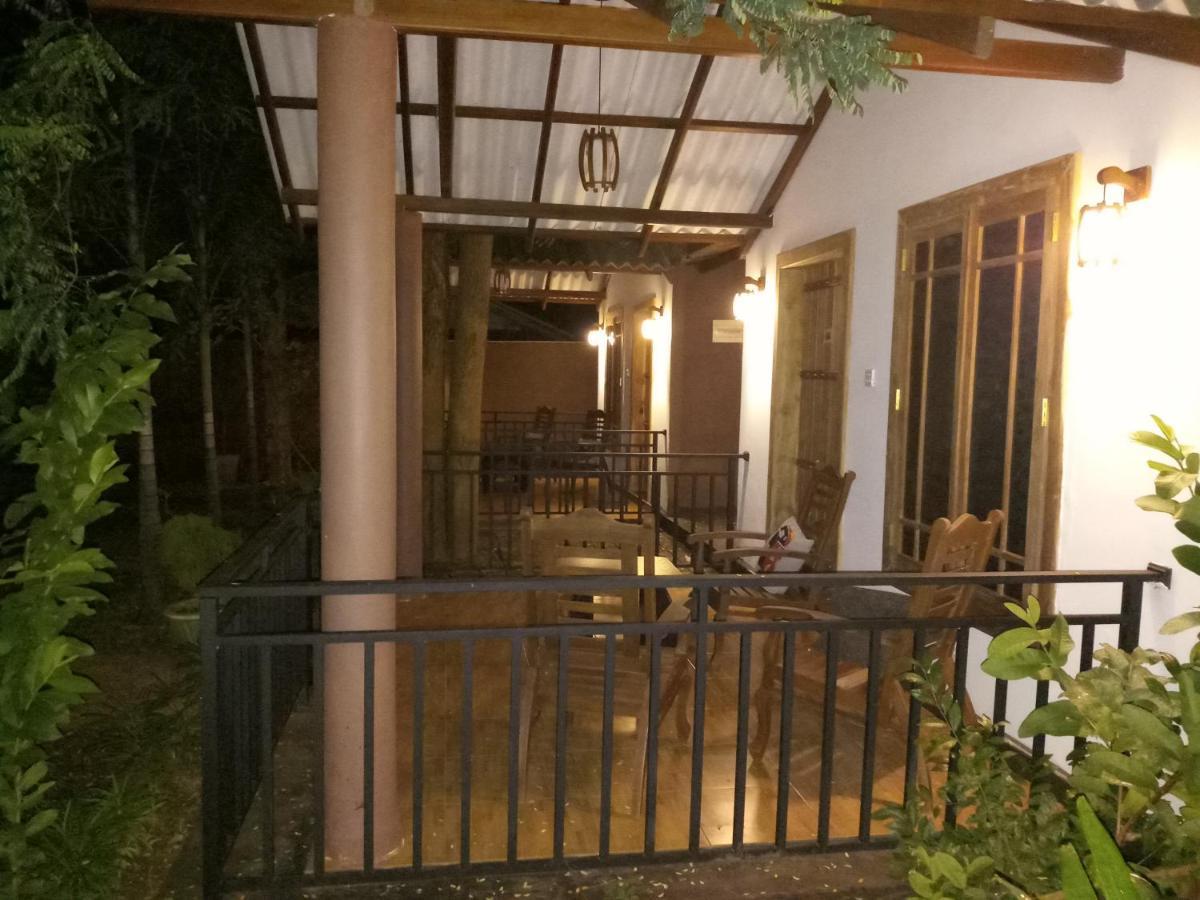 Max Safari Villa Udawalawe Buitenkant foto
