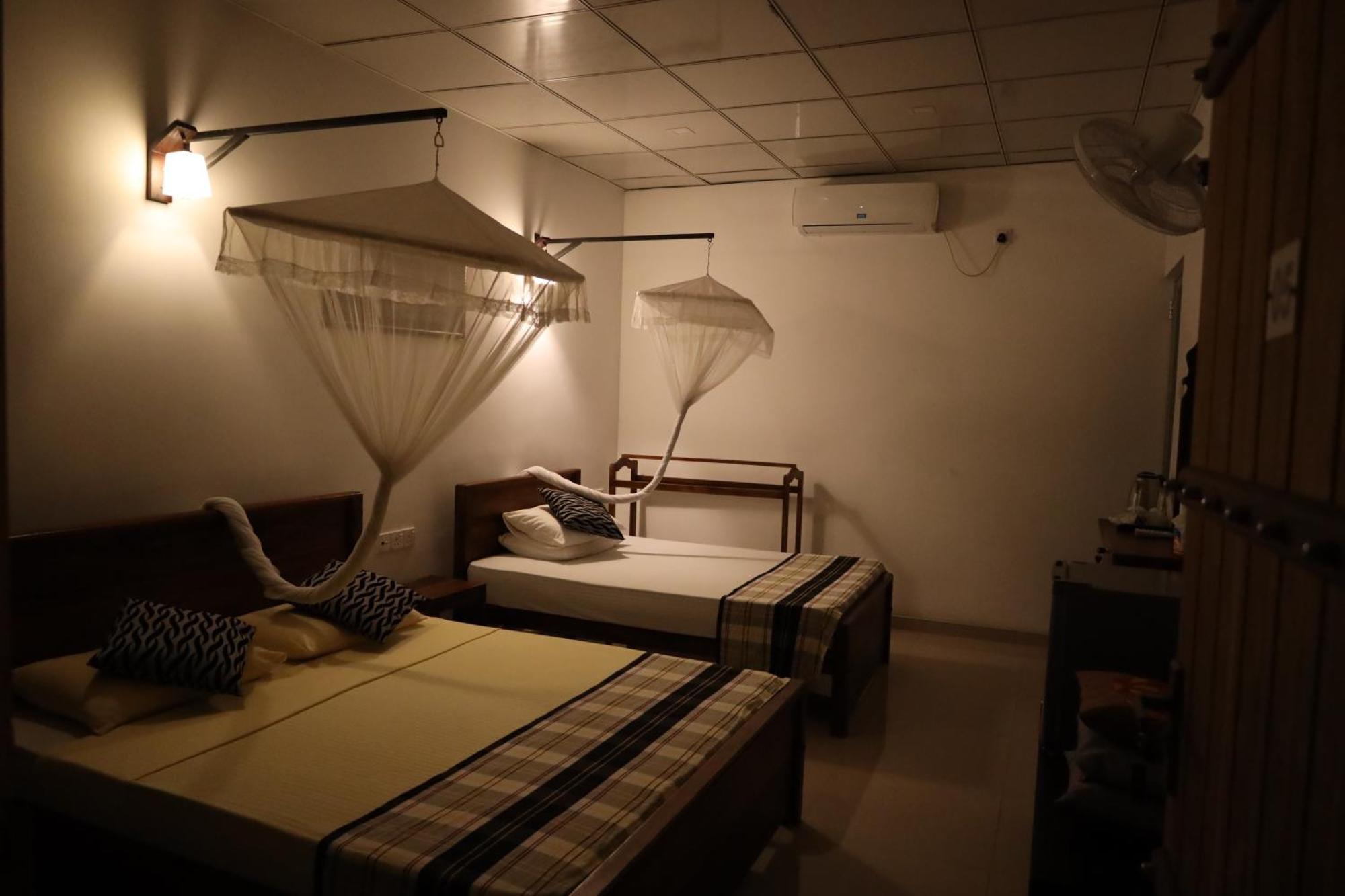 Max Safari Villa Udawalawe Buitenkant foto