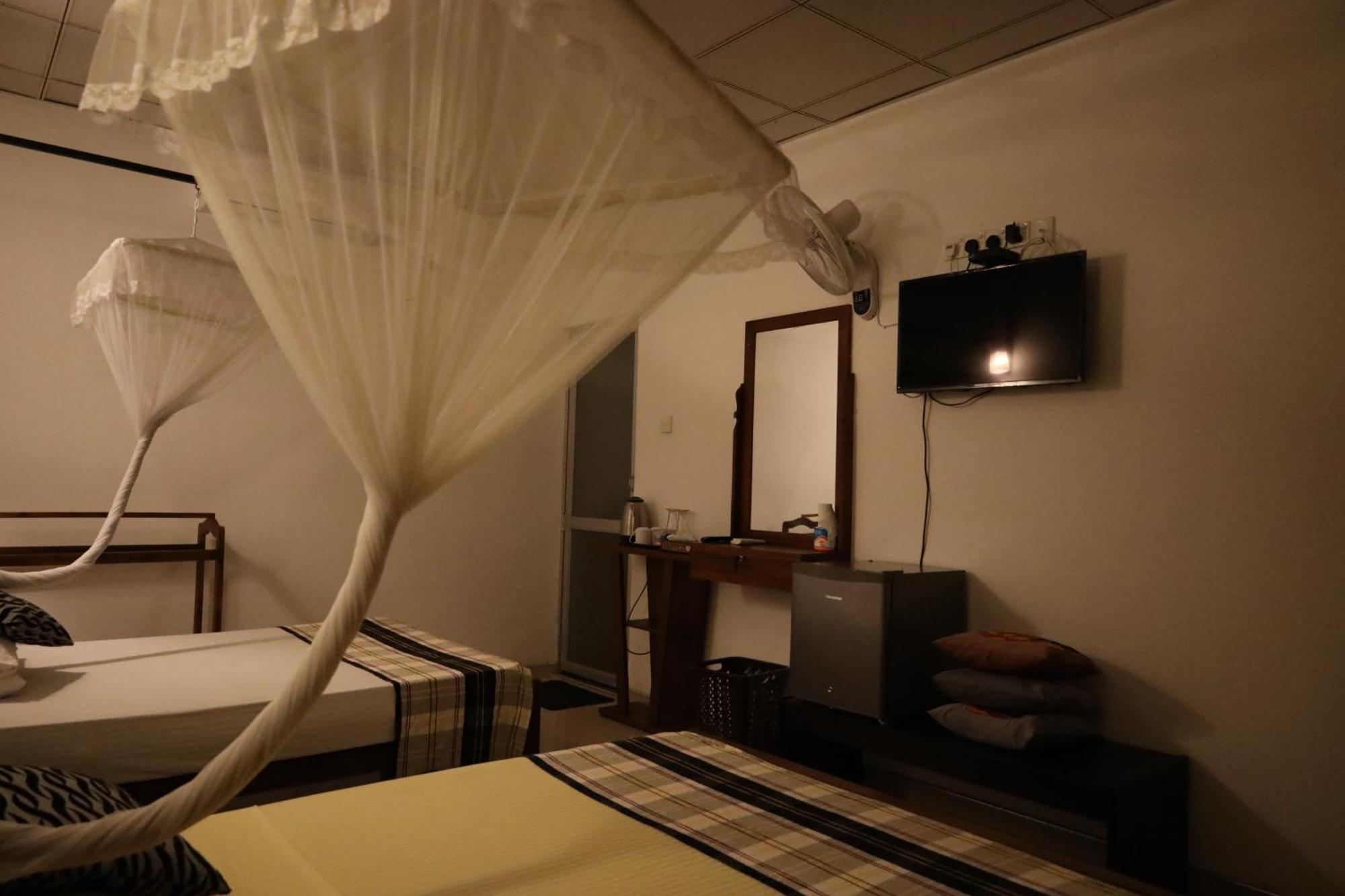 Max Safari Villa Udawalawe Buitenkant foto