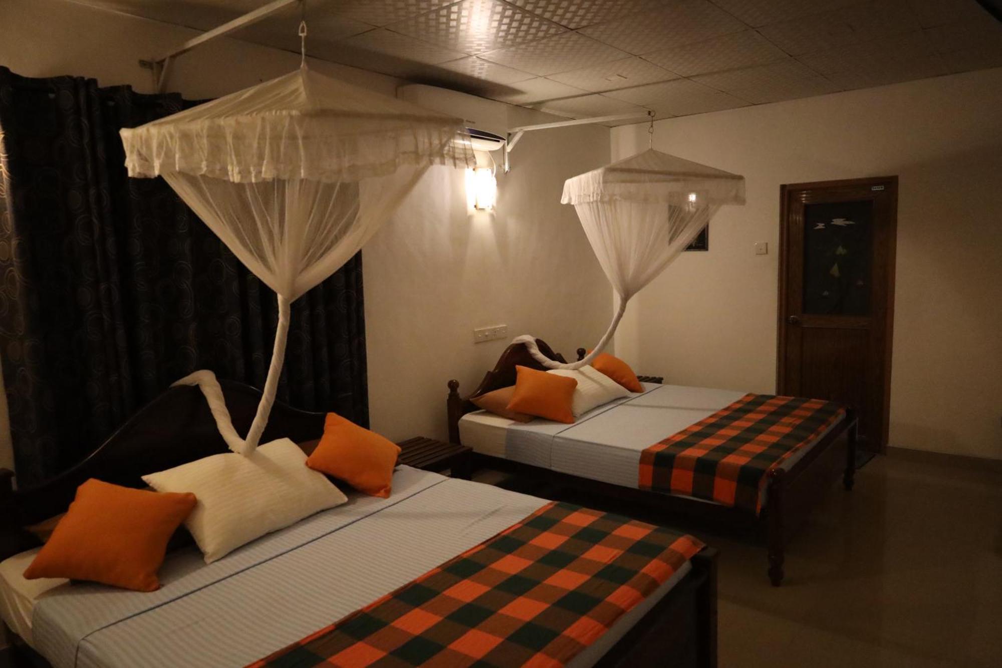 Max Safari Villa Udawalawe Buitenkant foto