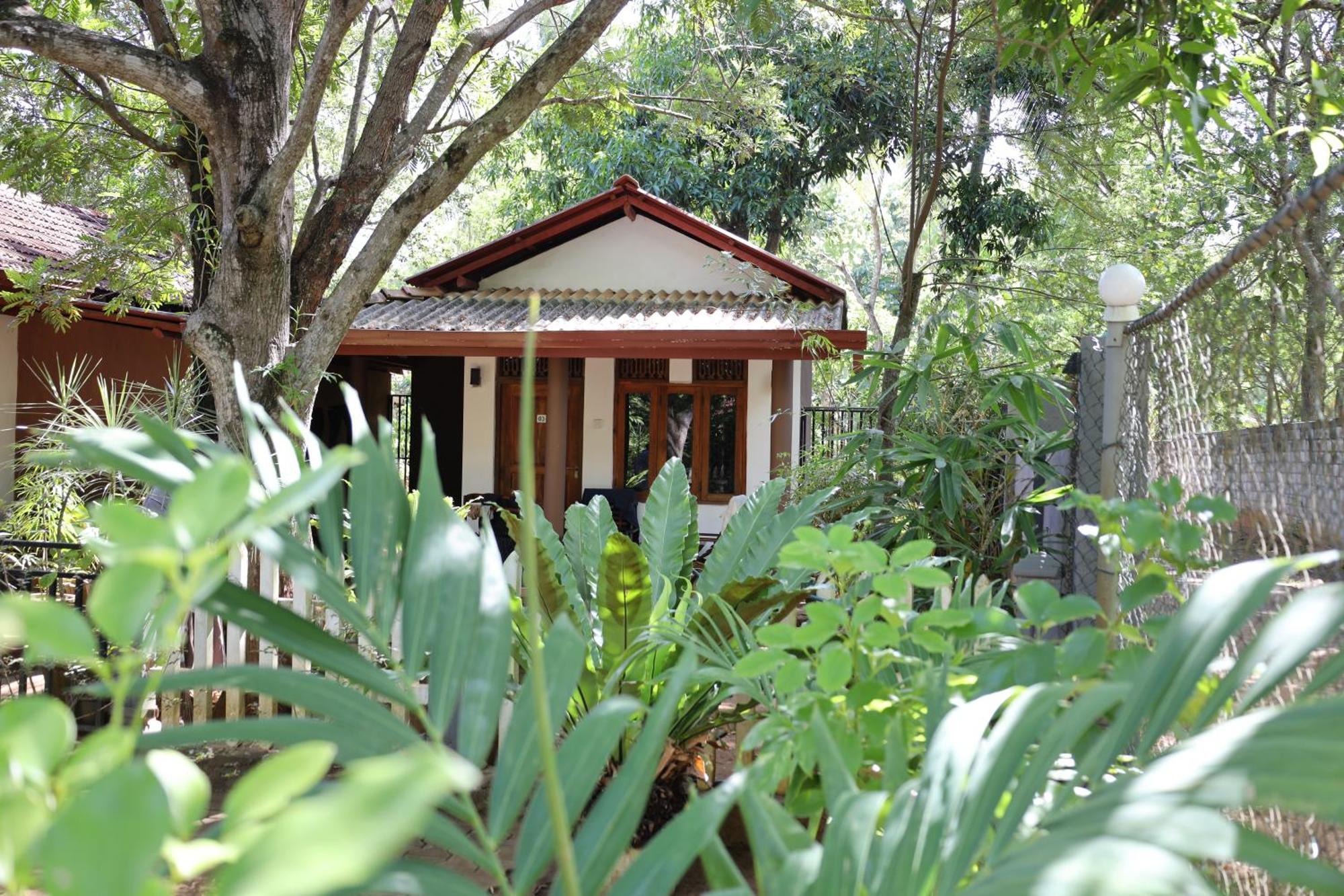 Max Safari Villa Udawalawe Buitenkant foto