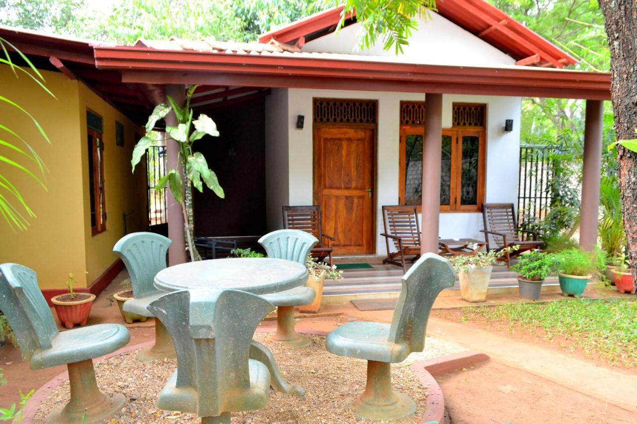 Max Safari Villa Udawalawe Buitenkant foto