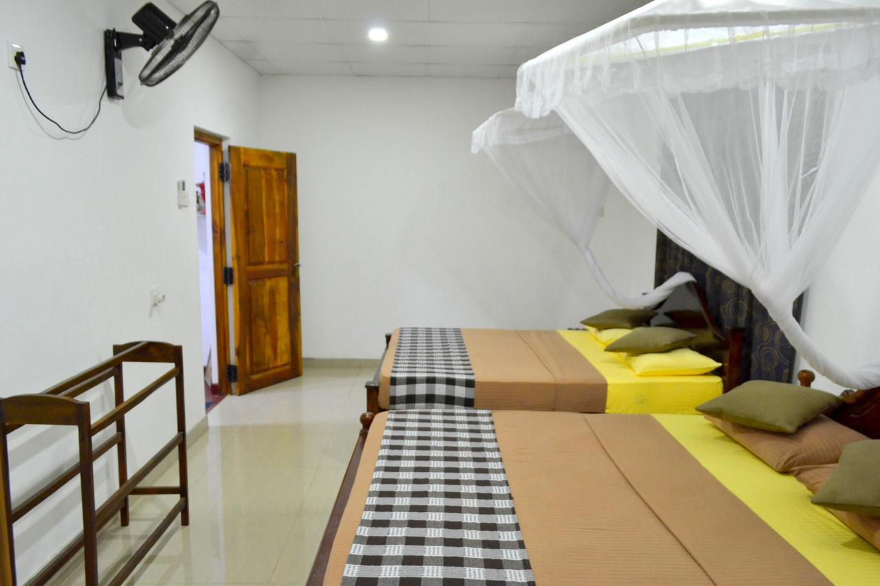 Max Safari Villa Udawalawe Buitenkant foto