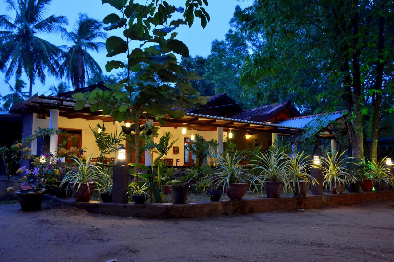 Max Safari Villa Udawalawe Buitenkant foto