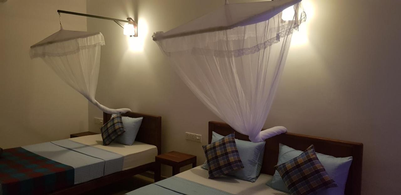 Max Safari Villa Udawalawe Buitenkant foto