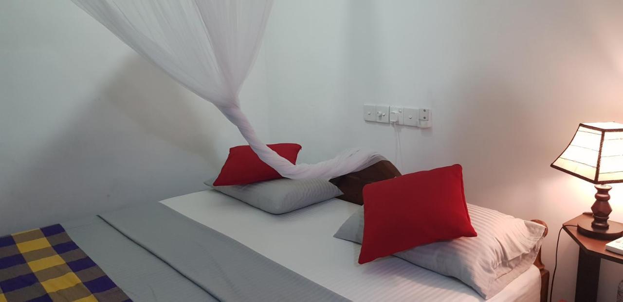 Max Safari Villa Udawalawe Buitenkant foto
